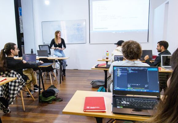 aula dónde se imparte el Bootcamp Full Stack Developer en Crec